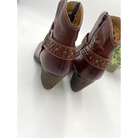 SOFT Boots Brown Red Leather Ankle Bootie Side Zip Western Harness Style 8.5W - Picture 5 of 12